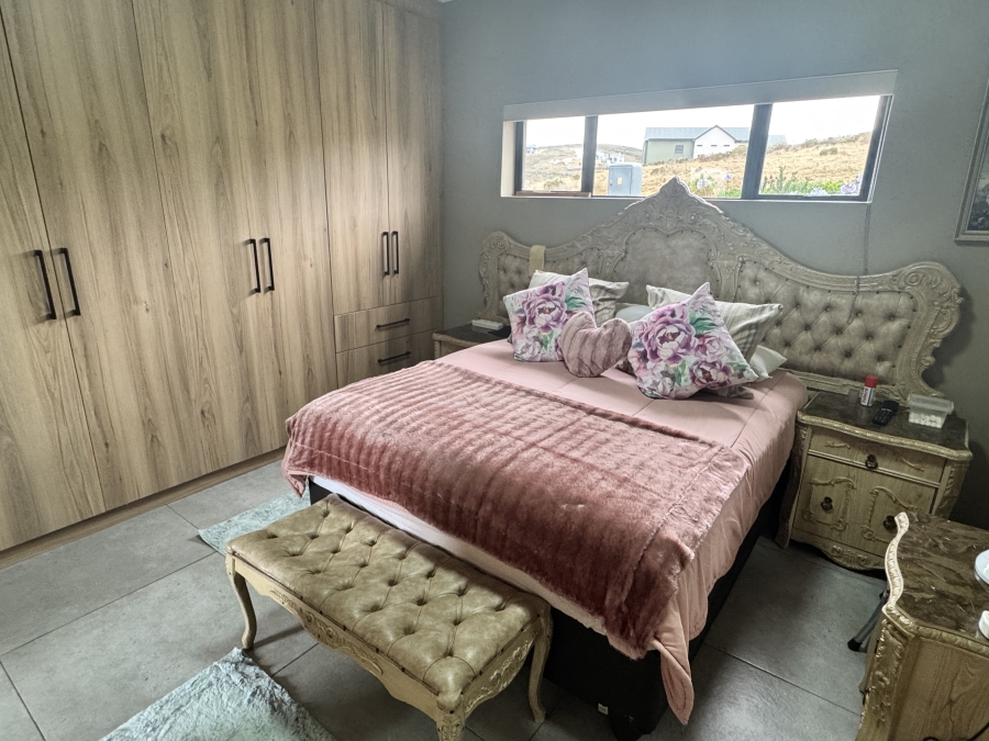 4 Bedroom Property for Sale in Outeniquasbosch Western Cape